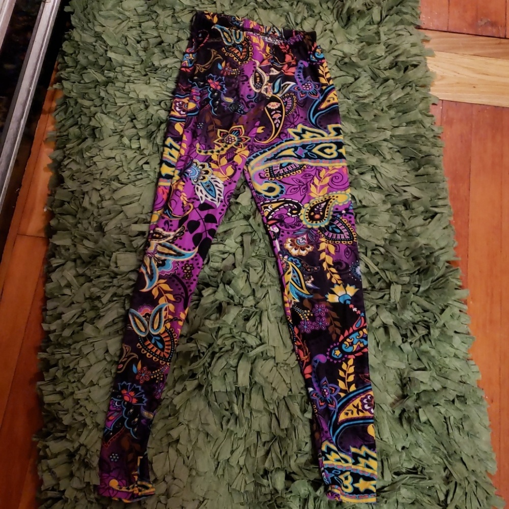 Rockin' Paisley Yoga Pants! Smokin!